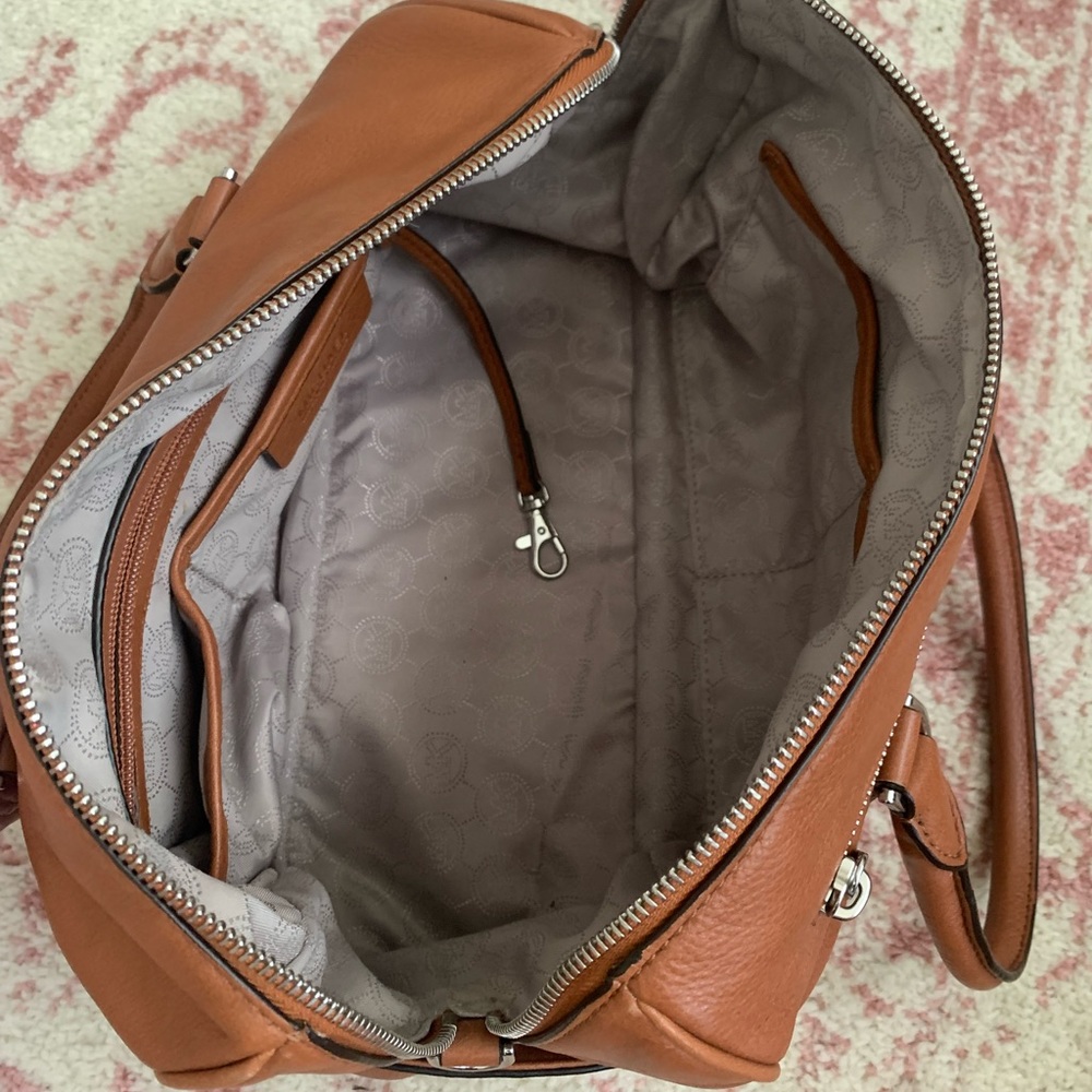 Michael Kors Sophie Top Zip Large Leather Bag - Picture 10 of 14
